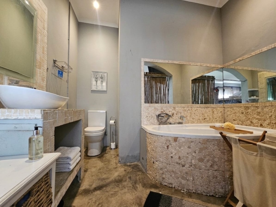 To Let 4 Bedroom Property for Rent in Kleinmond Western Cape